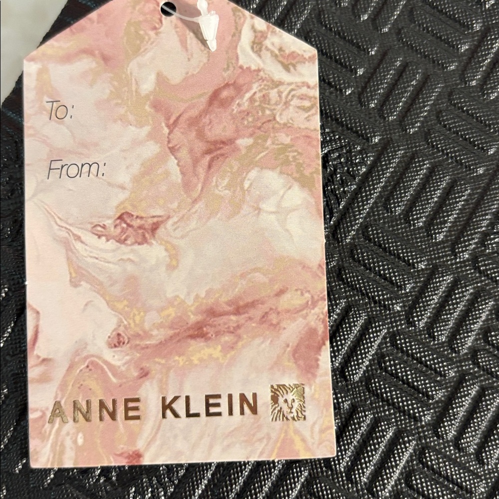 Anne Klein large black wristlet with a beautiful shiny coating - Picture 6 of 6